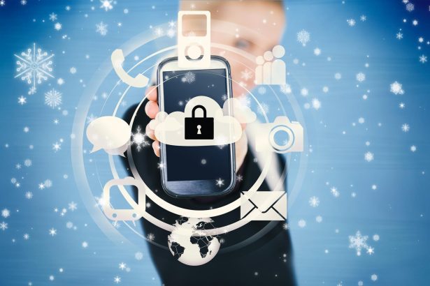 Bizneswoman trzyma zablokowany inteligentny telefon przed padającym śniegiem