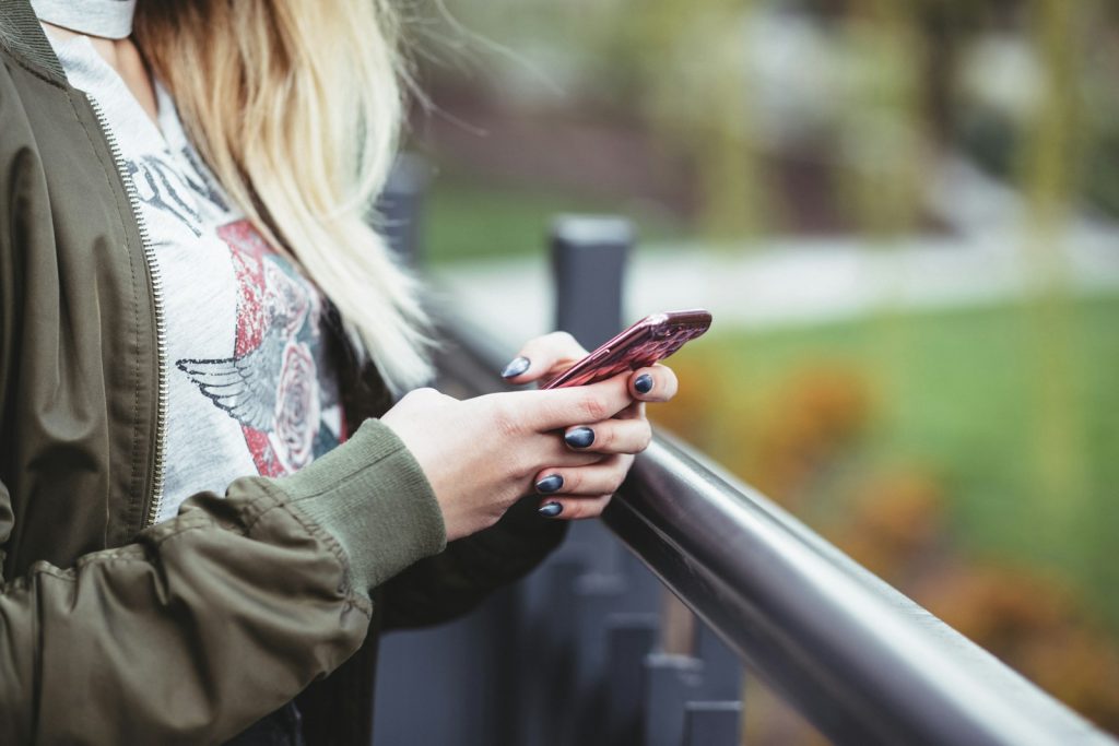 Jak zmienić język w telefonie? Przewodnik krok po kroku - MobiData.pl